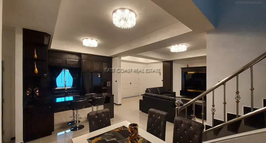 Haus zur Miete und zum Kauf mit 6 Zimmer in Bang Lamung, Chonburi