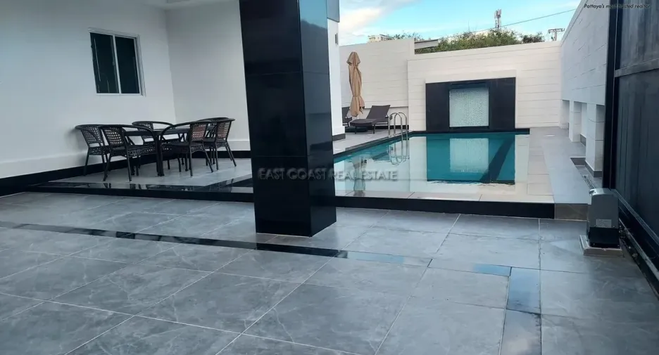 Haus zur Miete und zum Kauf mit 6 Zimmer in Bang Lamung, Chonburi