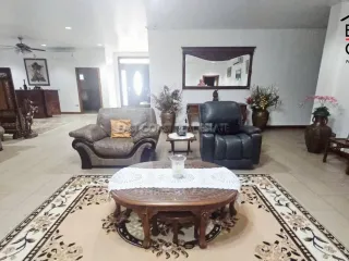 Haus zum Kauf mit 5 Zimmer in Bang Lamung, Chonburi