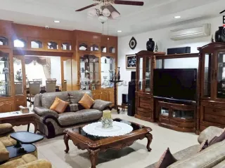 Haus zum Kauf mit 5 Zimmer in Bang Lamung, Chonburi