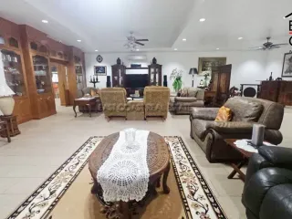 Haus zum Kauf mit 5 Zimmer in Bang Lamung, Chonburi
