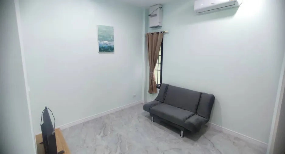 For rent 2 bedrooms townhouse in Mueang Chiang Mai, Chiang Mai