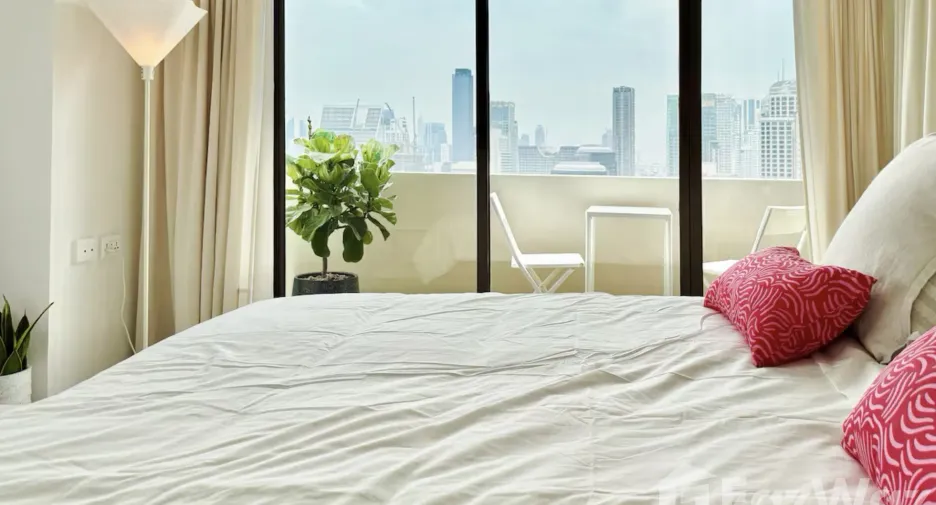 For sale 1 bed condo in Khlong Toei, Bangkok