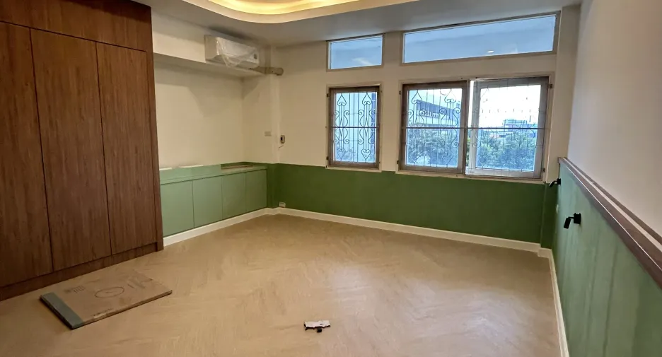 For rent 2 bedrooms apartment in Khlong Toei, Bangkok