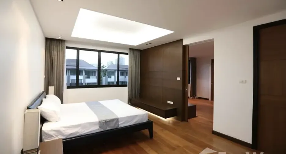 For rent 3 bedrooms house in Watthana, Bangkok