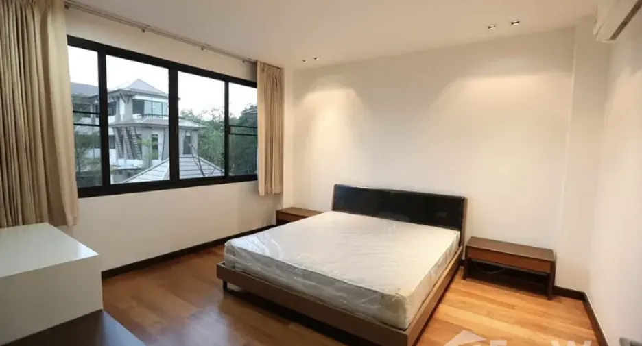 For rent 3 bedrooms house in Watthana, Bangkok