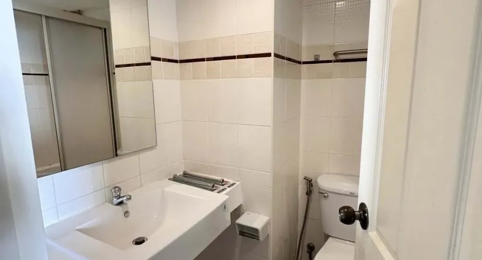 For rent 1 bed condo in Yan Nawa, Bangkok