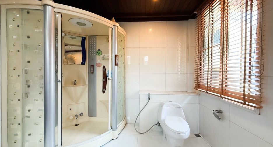 出租 5 卧室 独立屋 在 Khlong San, 曼谷