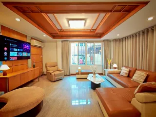 Casa en alquiler de 5 habitaciones en Khlong San, Bangkok
