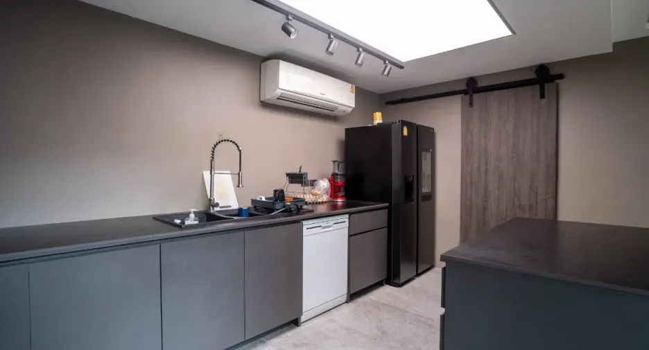 For sale and for rent 4 bedrooms house in Wang Thonglang, Bangkok