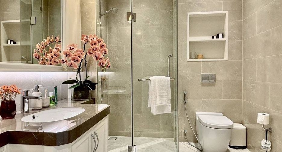 For rent 2 bedrooms condo in Phra Khanong, Bangkok