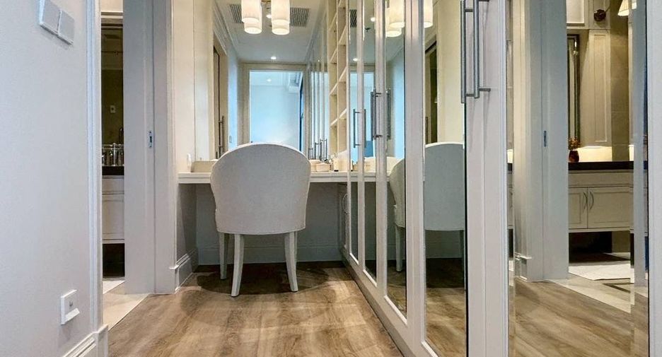 For rent 2 bedrooms condo in Phra Khanong, Bangkok