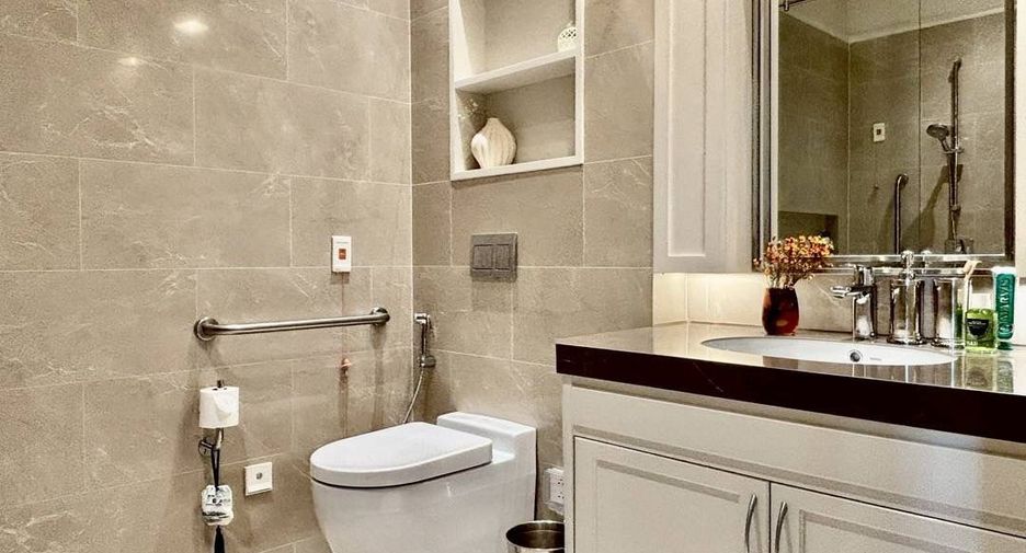 For rent 2 bedrooms condo in Phra Khanong, Bangkok