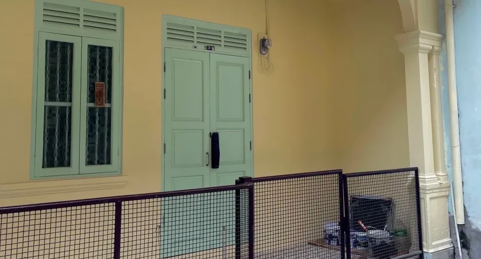 For rent 3 bedrooms retail Space in Bang Rak, Bangkok