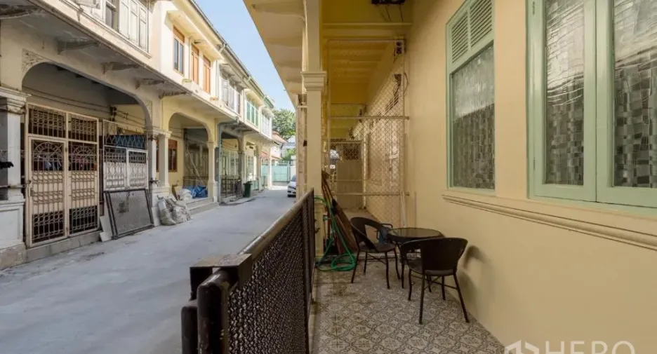 For rent 3 bedrooms retail Space in Bang Rak, Bangkok