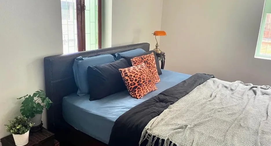 For rent 3 bedrooms retail Space in Bang Rak, Bangkok