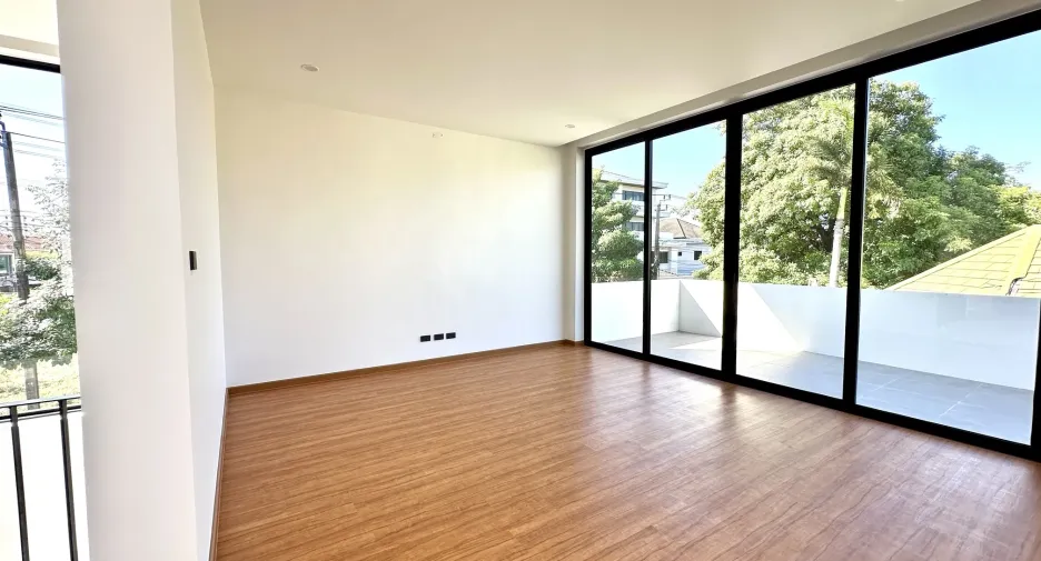 For sale 4 bedrooms house in Prawet, Bangkok