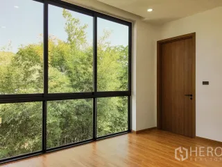 For sale 4 bedrooms house in Prawet, Bangkok