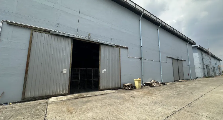 For rent warehouse in Mueang Pathum Thani, Pathum Thani