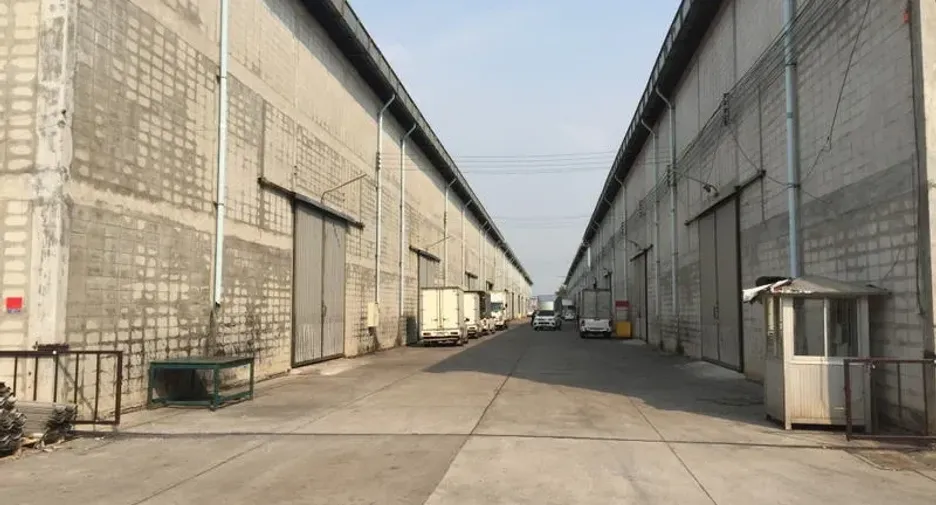 For rent warehouse in Mueang Pathum Thani, Pathum Thani