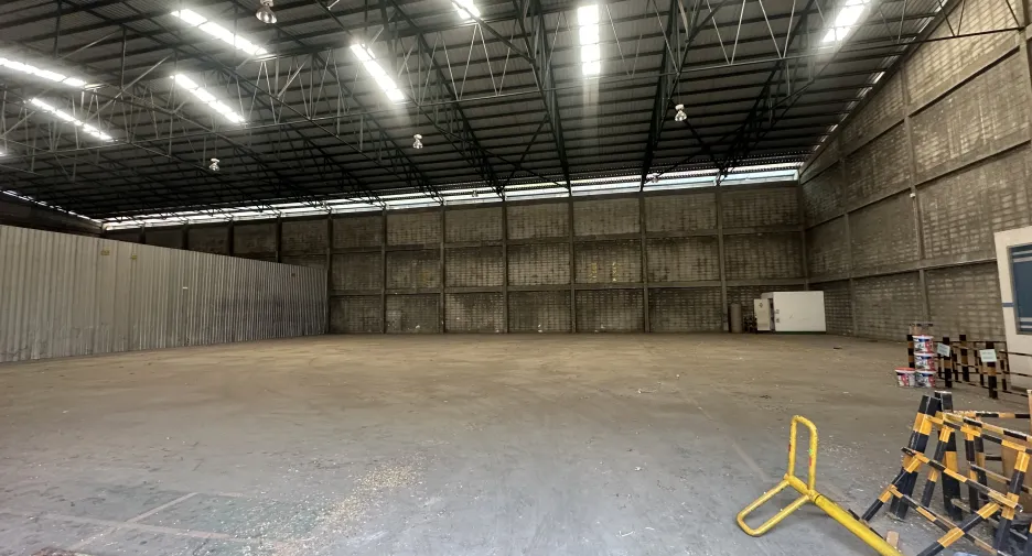 For rent warehouse in Mueang Pathum Thani, Pathum Thani