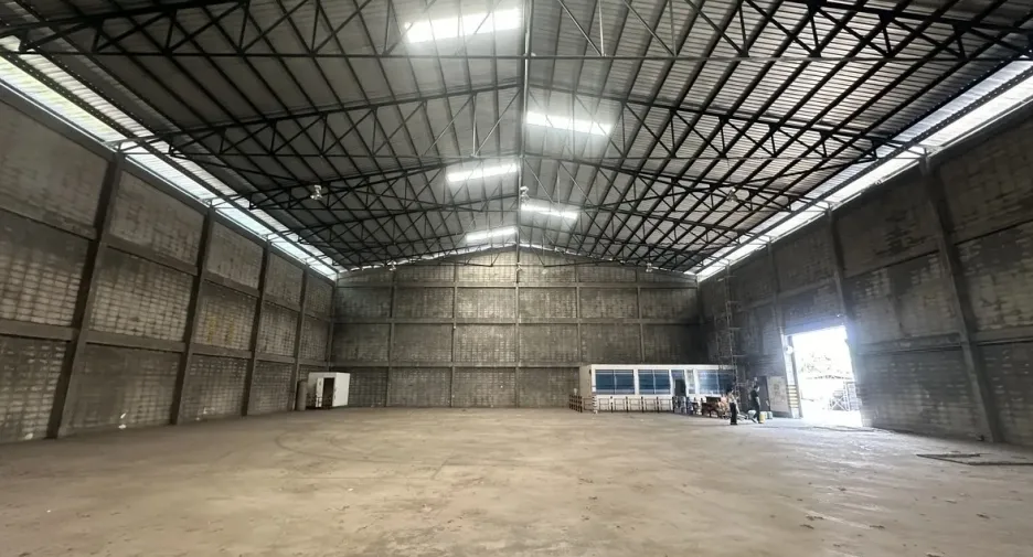 For rent warehouse in Mueang Pathum Thani, Pathum Thani