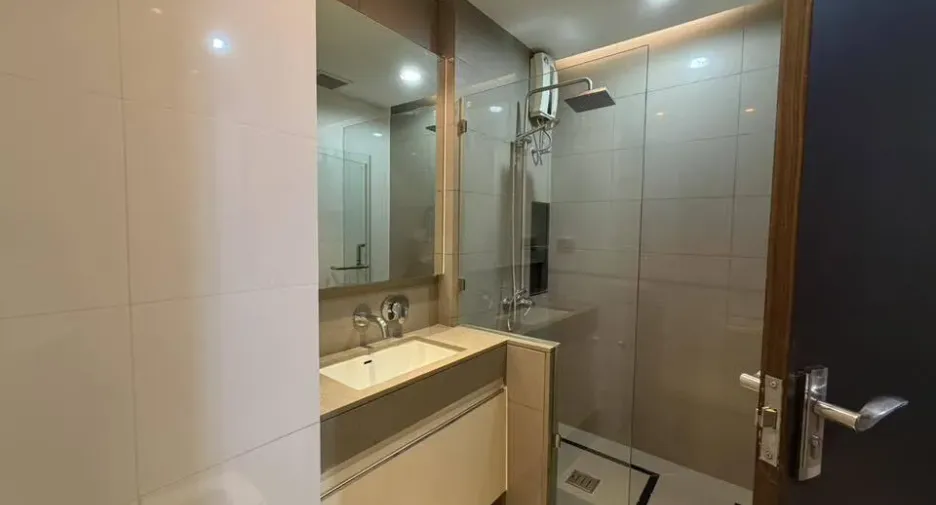 For rent 2 bedrooms condo in Pathum Wan, Bangkok