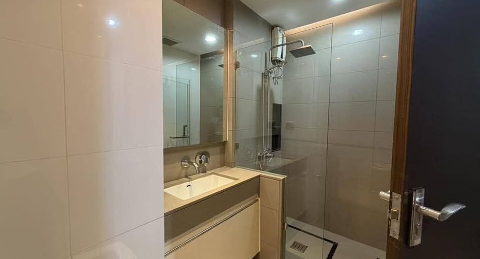 For rent 2 bedrooms condo in Pathum Wan, Bangkok