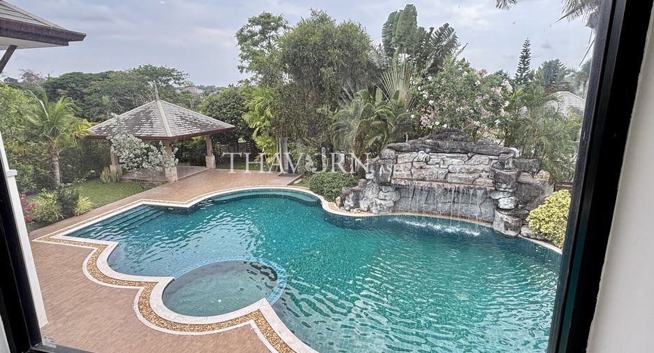 For sale 4 bedrooms house in Huay Yai, Pattaya
