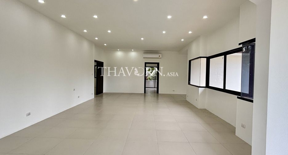 For sale 4 bedrooms house in Huay Yai, Pattaya