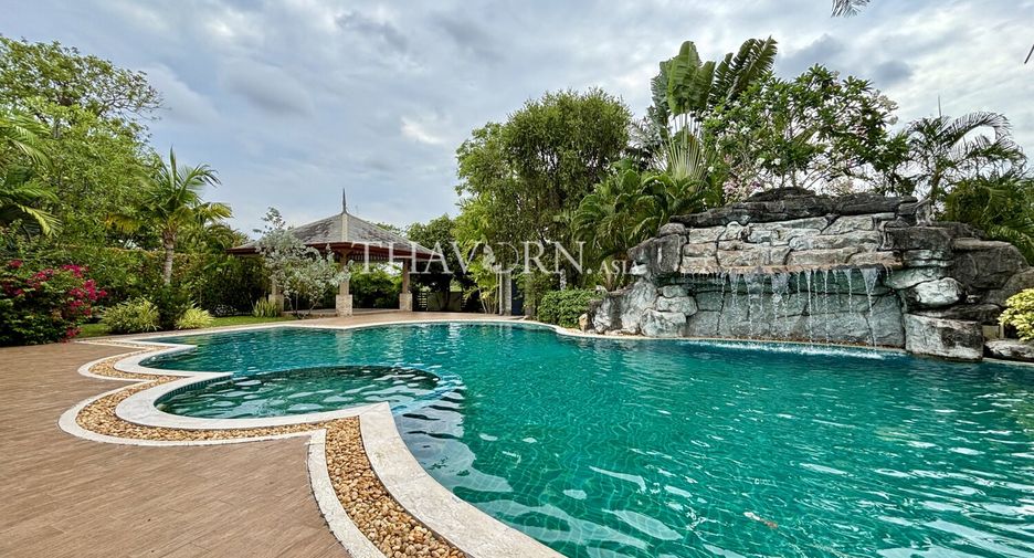 For sale 4 bedrooms house in Huay Yai, Pattaya