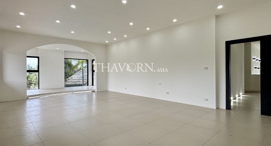 For sale 4 bedrooms house in Huay Yai, Pattaya