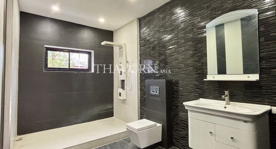 For sale 4 bedrooms house in Huay Yai, Pattaya