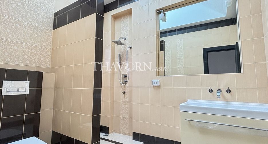 For sale 4 bedrooms house in Huay Yai, Pattaya