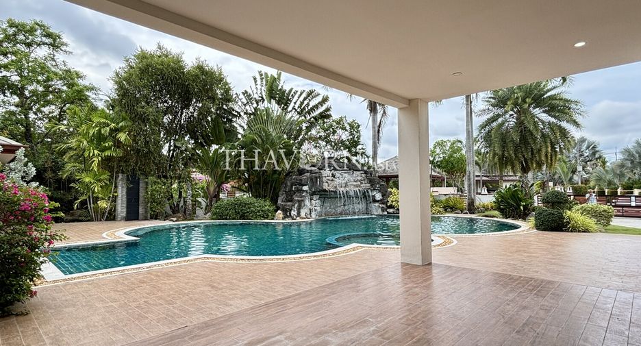 For sale 4 bedrooms house in Huay Yai, Pattaya