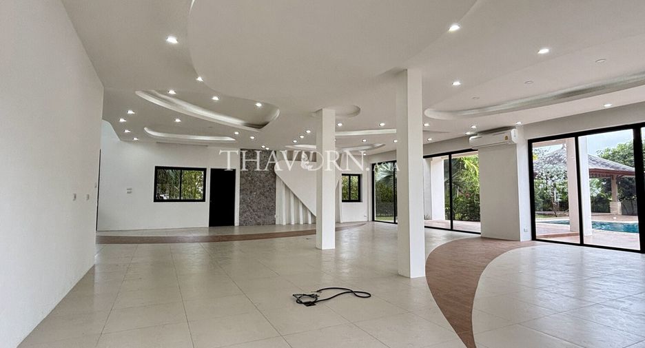 For sale 4 bedrooms house in Huay Yai, Pattaya
