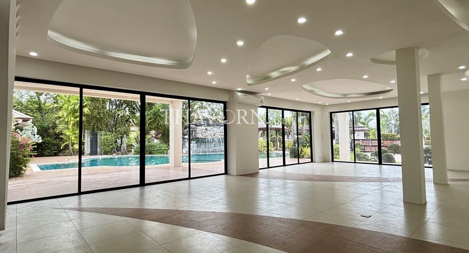 For sale 4 bedrooms house in Huay Yai, Pattaya