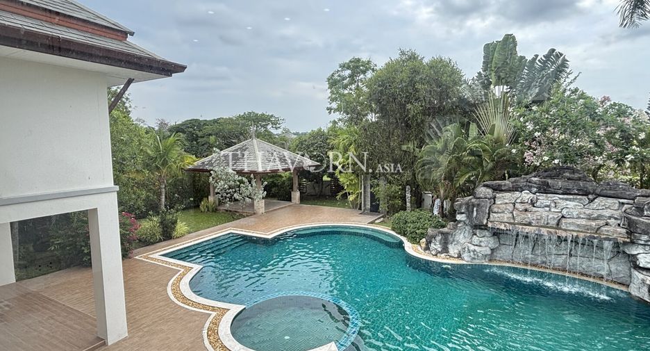 For sale 4 bedrooms house in Huay Yai, Pattaya