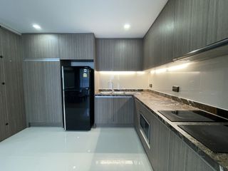 Аренда 3 спальни кондо в Щаттхана, Бангкок