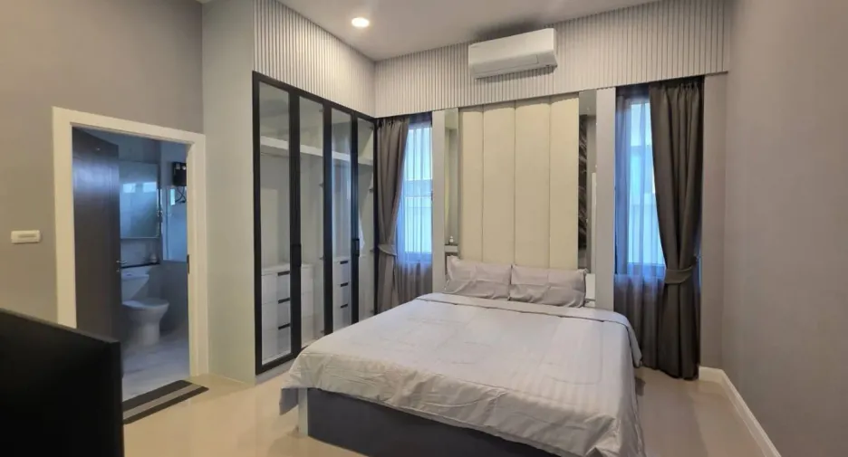 For rent 3 bedrooms villa in Bang Lamung, Chonburi