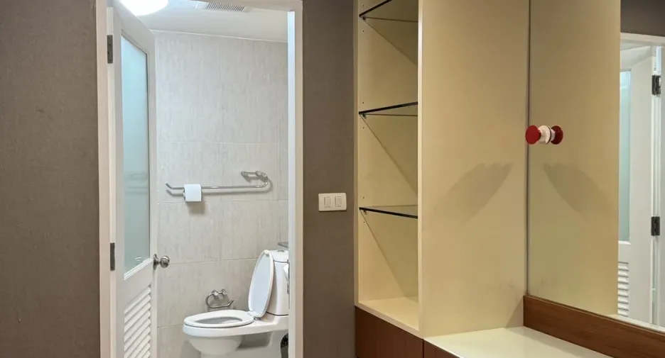 For rent 3 bedrooms condo in Watthana, Bangkok