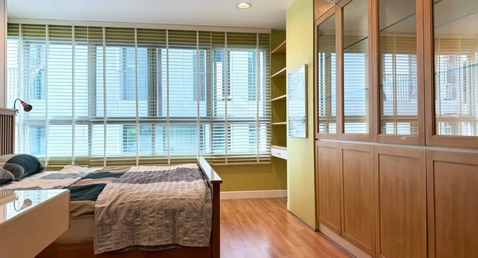 For rent 3 bedrooms condo in Watthana, Bangkok