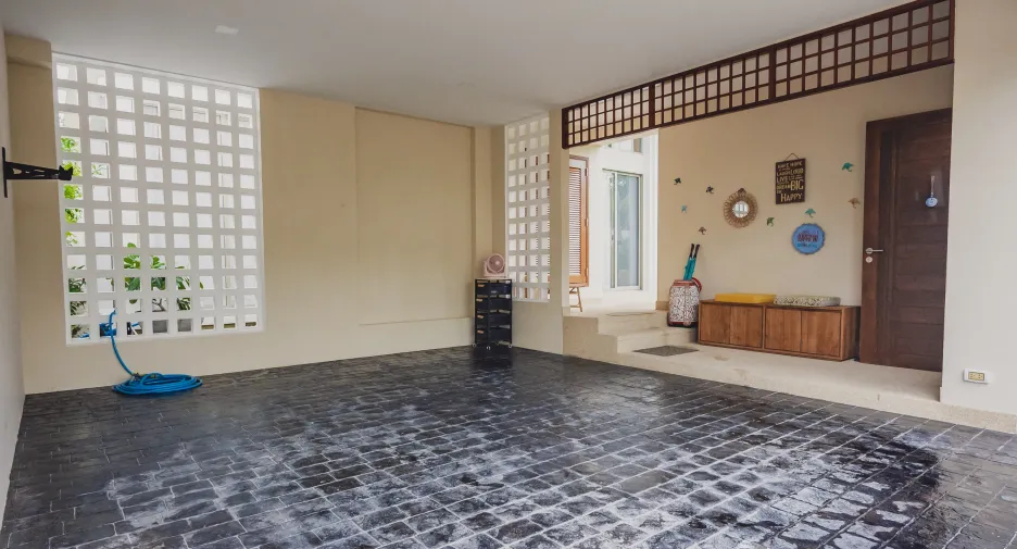 For sale and for rent 6 bedrooms villa in Thalang, Phuket