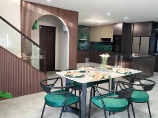 Villa en venta de 5 habitaciones en Bang Lamung, Chonburi