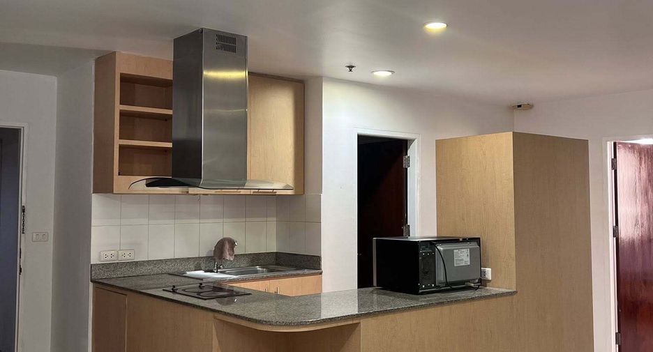 For rent 2 bedrooms condo in Watthana, Bangkok