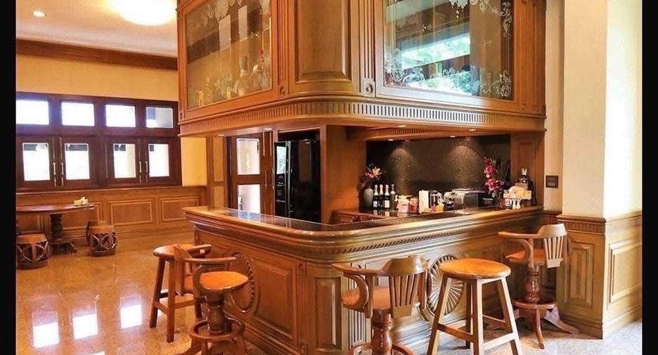 Villa zum Kauf mit 9 Zimmer in Si Racha, Chonburi