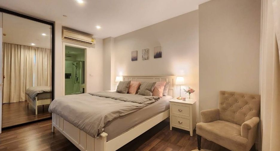 For sale 2 bedrooms condo in Phra Khanong, Bangkok