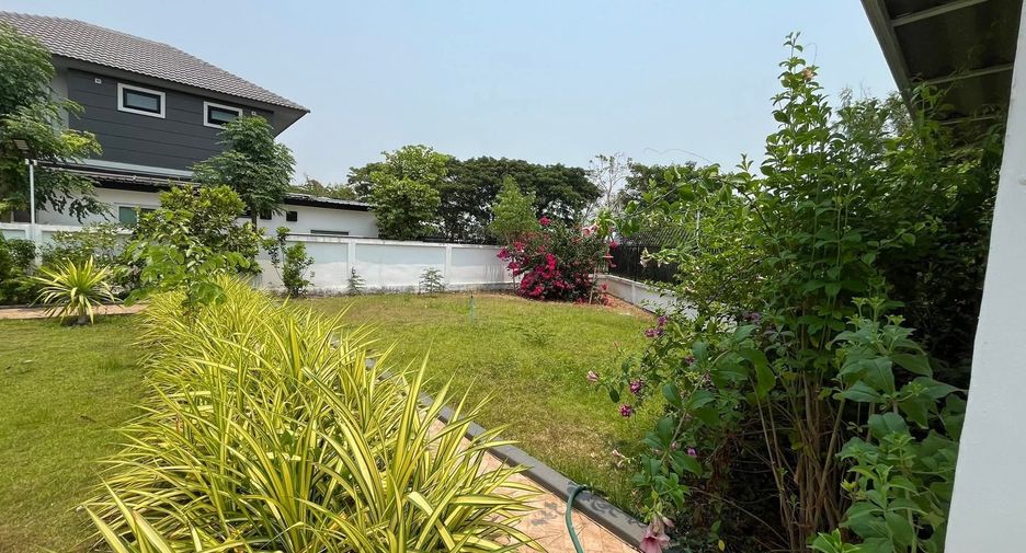 For rent 3 bedrooms house in San Kamphaeng, Chiang Mai