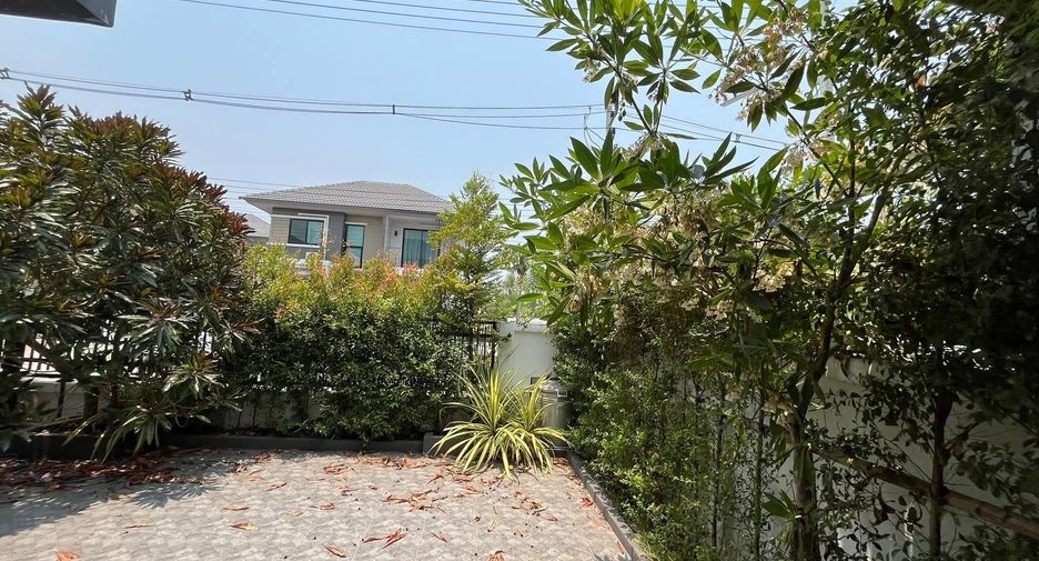 For rent 3 bedrooms house in San Kamphaeng, Chiang Mai