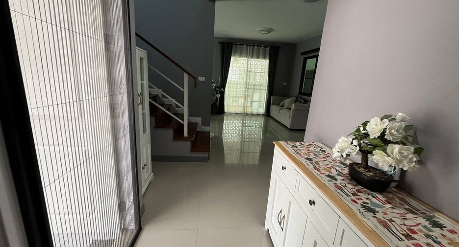 For rent 3 bedrooms house in San Kamphaeng, Chiang Mai